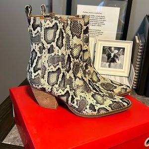 Beast Fashion Western Bootie - size 7.5 NWT
